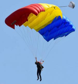 La înălțime, și la propriu, și la figurat! Orădeanca Bianca Creţ, campioană națională la paraşutism! (FOTO/VIDEO)