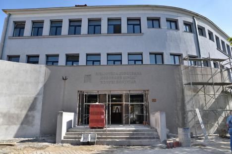 Biblioteca non-stop: Biblioteca Județeană din Oradea va avea servicii non-stop de împrumutare a cărților (FOTO)