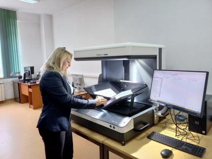 Cu cărțile curate: Biblioteca Universității din Oradea are un aparat modern pentru sterilizarea cărților (FOTO)