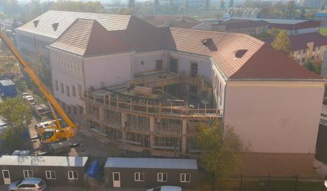 Modernizarea Bibliotecii Județene din Oradea a trecut de jumătate din totalul lucrărilor proiectate (FOTO)