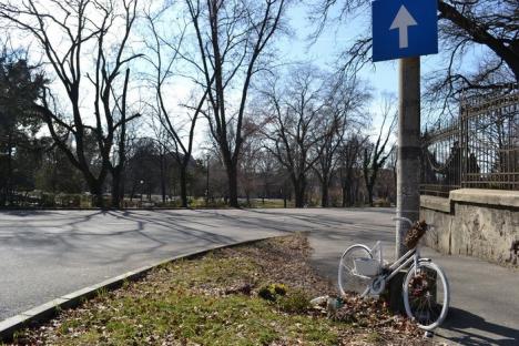 Bicicleta unei tinere, victimă într-un accident rutier, a fost vandalizată de hoți