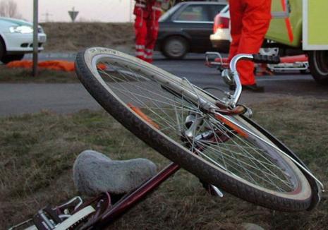 Bicicliști accidentați în Bihor: Unul, fără vestă reflectorizantă, a fost acroşat pe DN 19, altul, băut, a căzut pe şosea pe DN 19E