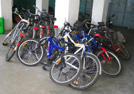 Hoţi de biciclete, reţinuţi: Trei adolescenţi din Bihor, prinși că au furat cel puţin 14 biciclete din Oradea