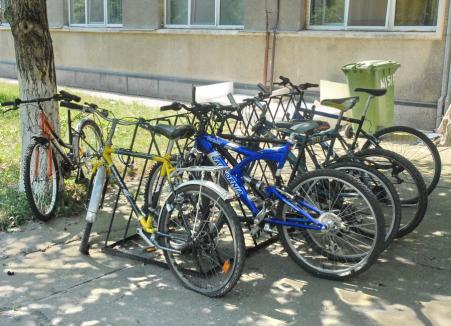 S-a specializat în biciclete: Un hoţ recidivist din Oradea a fost trimis după gratii pentru 30 de zile