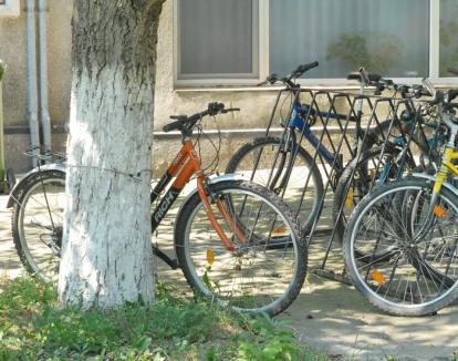 Bicicletă de 3000 euro, furată din casa scării: hoţul a fost prins, corpul delict a dispărut