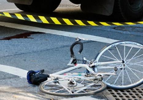 Weekend cu tragedii pe şoselele din Bihor: Un tânăr biciclist a murit, doi copii au fost grav răniţi