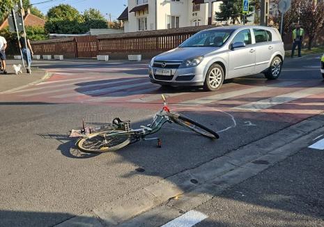 Un biciclist a ajuns la spital după ce a fost lovit de o mașină, în Oradea