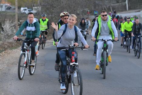 Oradea pedalează... în Borș. Tură pe biciclete, în scop caritabil