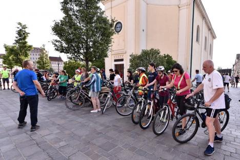Pe două roți, din Oradea în Ungaria: Zilele Sf. Ladislau au început cu o tură de pedalat între două monumente dedicate regelui (FOTO)