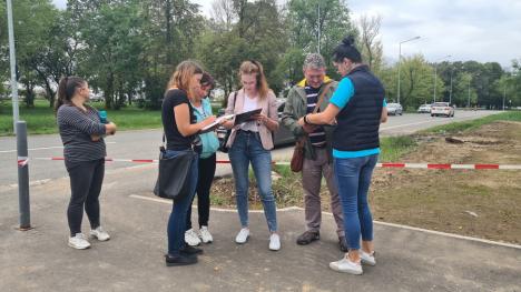 Cu ecologia la poartă: Locuitorii unui cartier din Oradea primesc gratuit compostoare, ca să genereze mai puține gunoaie (FOTO)