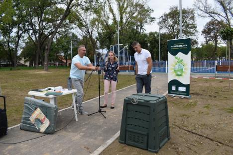 Cu ecologia la poartă: Locuitorii unui cartier din Oradea primesc gratuit compostoare, ca să genereze mai puține gunoaie (FOTO)