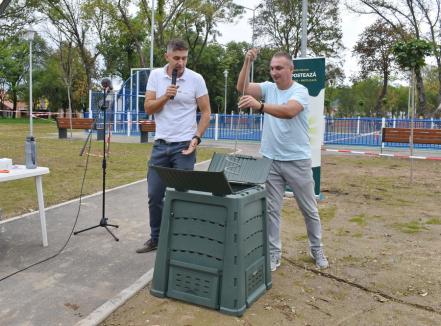 Cu ecologia la poartă: Locuitorii unui cartier din Oradea primesc gratuit compostoare, ca să genereze mai puține gunoaie (FOTO)