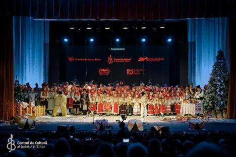 Casa de Cultură a Sindicatelor din Oradea a fost plină la concertul „Bihorul colindă”. Episcopul Sofronie, în rolul de gazdă (FOTO)