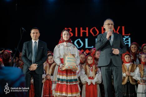 Casa de Cultură a Sindicatelor din Oradea a fost plină la concertul „Bihorul colindă”. Episcopul Sofronie, în rolul de gazdă (FOTO)