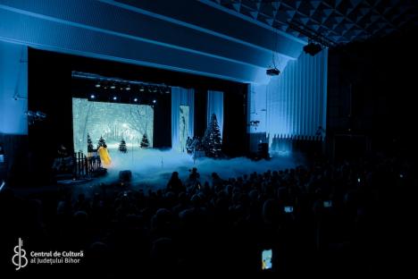 Casa de Cultură a Sindicatelor din Oradea a fost plină la concertul „Bihorul colindă”. Episcopul Sofronie, în rolul de gazdă (FOTO)