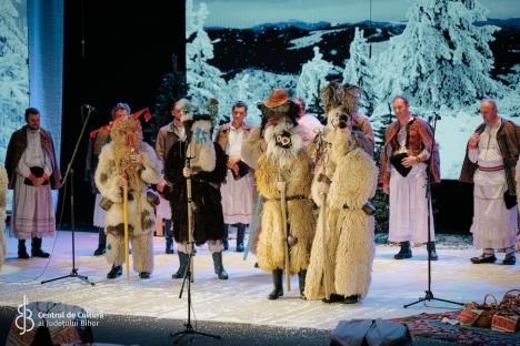 Casa de Cultură a Sindicatelor din Oradea a fost plină la concertul „Bihorul colindă”. Episcopul Sofronie, în rolul de gazdă (FOTO)