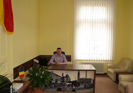 Schimbare de gardă: Viceprimarul Florin Birta s-a trezit cu biroul colorat în galben