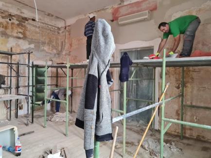 Birou în şantier: Florin Birta nu are unde-şi primi oaspeţii. Vezi cum arată biroul primarului de Oradea! (FOTO)