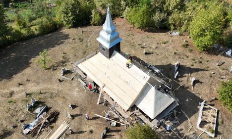 O biserică de lemn din Bihor, monument istoric din secolul XVIII, salvată de la degradare (FOTO)