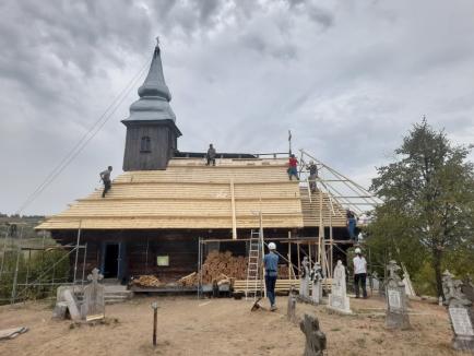 O biserică de lemn din Bihor, monument istoric din secolul XVIII, salvată de la degradare (FOTO)