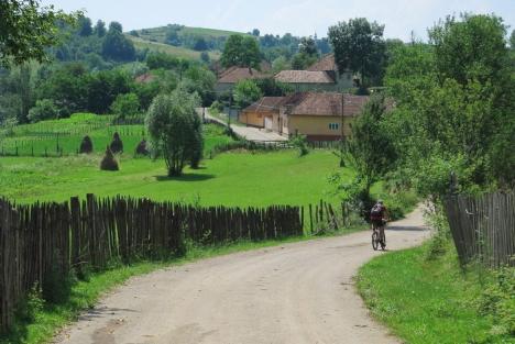 Un weekend la munte: Bihorenii sunt chemaţi la Coleşti, la ture cu bicicleta şi ateliere meşteşugăreşti