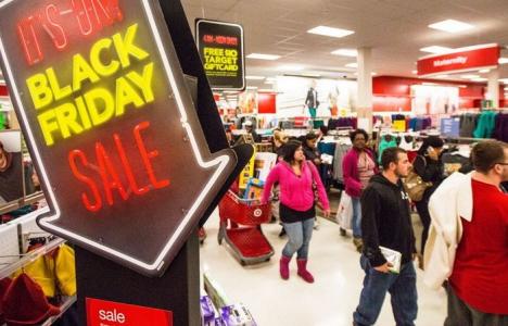 Sfaturi de la Protecţia Consumatorilor: Cum să nu iei ţeapă de Black Friday