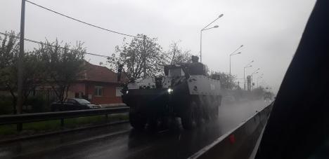 Convoi cu zeci de vehicule militare, filmat în Oradea. Vezi încotro se îndreaptă și în ce scop! (FOTO/VIDEO)
