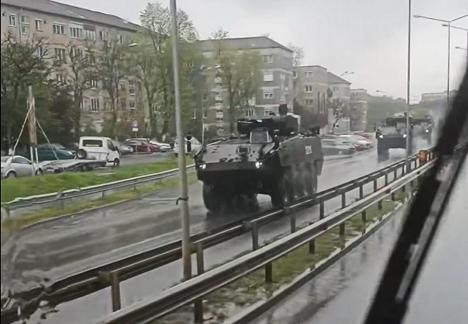 Convoi cu zeci de vehicule militare, filmat în Oradea. Vezi încotro se îndreaptă și în ce scop! (FOTO/VIDEO)