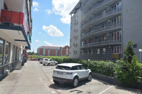 Captivi între betoane: Noile blocuri şi centre comerciale din Oradea sunt aglomerări de betoane fără verdeaţă (GALERIE FOTO)