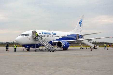 Vânzătorii de iluzii: În loc să lanseze cursele externe de la Oradea promise de Pasztor, Blue Air le reduce şi pe cele de Bucureşti