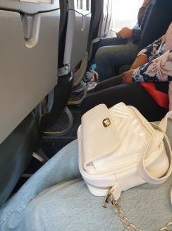 Ne enervează: Cursă Blue Air cu bâlbâieli şi surprize între Bucureşti, Oradea şi Timişoara, cu pasageri puşi să 'echilibreze avionul' (FOTO)