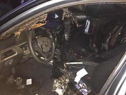 Daună totală! Imagini în exclusivitate cu mașina șefului Poliției Rutiere Salonta făcută scrum (FOTO / VIDEO)