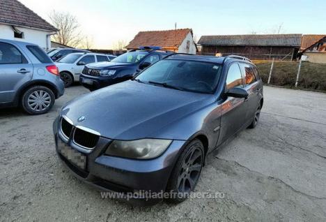 Şoferiţă cu BMW, oprită la frontieră în Valea lui Mihai. Maşina era căutată în Franţa (FOTO)