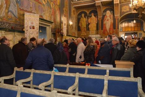 Gerul Bobotezei: Sfințirea apei s-a făcut în biserici, ca să nu îngheţe Agheasma Mare şi credincioşii (FOTO/VIDEO)