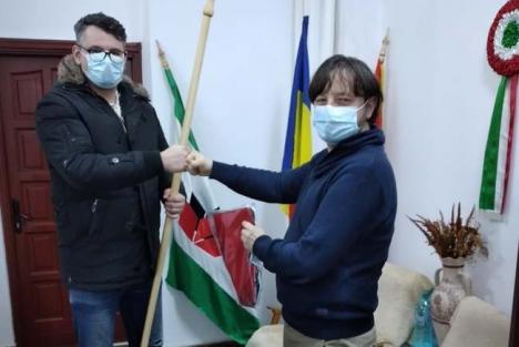 Împăcare de musai: De ce și-a cerut scuze tânărul care a rupt steagul Ungariei de pe sediul UDMR Bihor