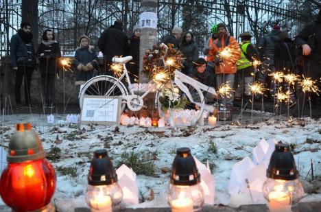 Bicicleta albă, amplasată în memoria unei tinere decedate într-un accident lângă Palatul Baroc, a fost distrusă (FOTO)