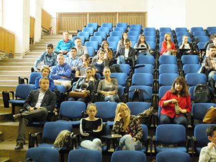 Bolojan i-a pus pe gânduri pe studenţii orădeni, pe tema unificării Oradiei cu Sînmartin (FOTO)