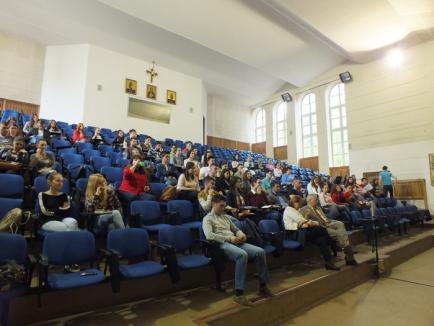 Bolojan i-a pus pe gânduri pe studenţii orădeni, pe tema unificării Oradiei cu Sînmartin (FOTO)