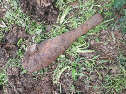 Bombă descoperită în Fughiu. Un localnic a găsit-o într-o seră (FOTO)