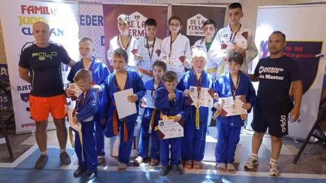 Rezultate bune pentru bihoreni, la Cupa 'Ferma cu omenie' la judo juvenil (FOTO)