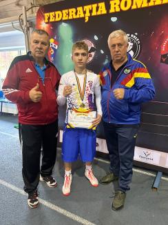 Mădălin Călugăr, de la Crişul Oradea, a devenit campion naţional de juniori la box (VIDEO)