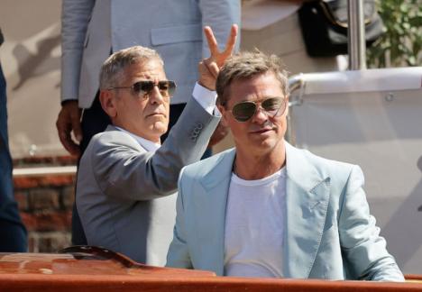 George Clooney şi Brad Pitt au atras atenția la Festivalul de Film de la Veneţia (FOTO)