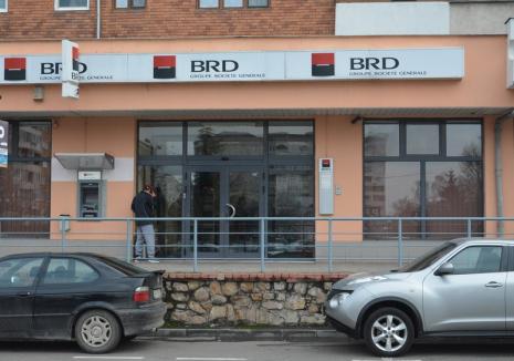 O fostă funcţionară a BRD din Oradea, acuzată că a delapidat peste 750.000 lei din banii clienţilor, a fost condamnată cu executare