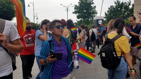 Orădeanul Emil Rengle, care a recunoscut că este bisexual, a condus Marşul Diversităţii din Bucureşti (FOTO)