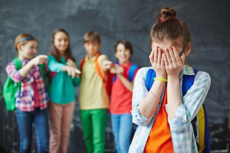 În sfârşit, bullying-ul e interzis prin lege în şcolile din România! Profesorii vor fi învăţaţi cum să îl combată