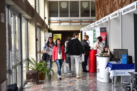 Bursa locurilor de muncă pentru absolvenții din Bihor: prezență redusă, pretenții nejustificate (FOTO)