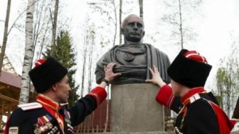 Vladimir Putin, înfăţişat ca un împărat roman într-un bust inaugurat lângă Sankt Petersburg