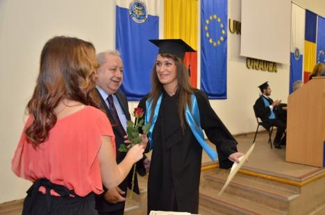 Absolvire electorală: Prefectul către absolvenţii de jurnalism şi ştiinţe politice: "Faceţi-ne mândri că suntem români!" (FOTO/VIDEO)