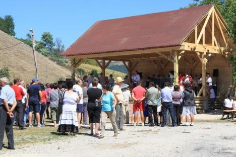 Trei obiective turistice inedite inaugurate de zilele comunei Roşia (FOTO)