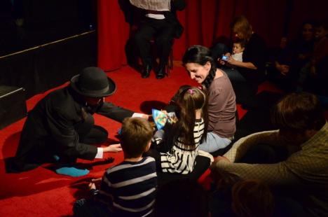 Teatru pentru bebeluşi: În premieră, Trupa Arcadia oferă spectacole pentru copii mai mici de 3 ani (FOTO)